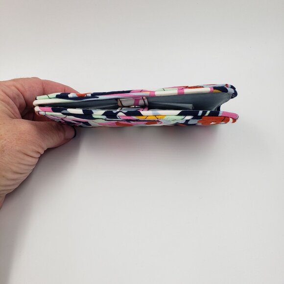 Vera Bradley RFID Bifold Wallet Mod Paisley Multicolored Retro Boho Floral NEW - Picture 4 of 8